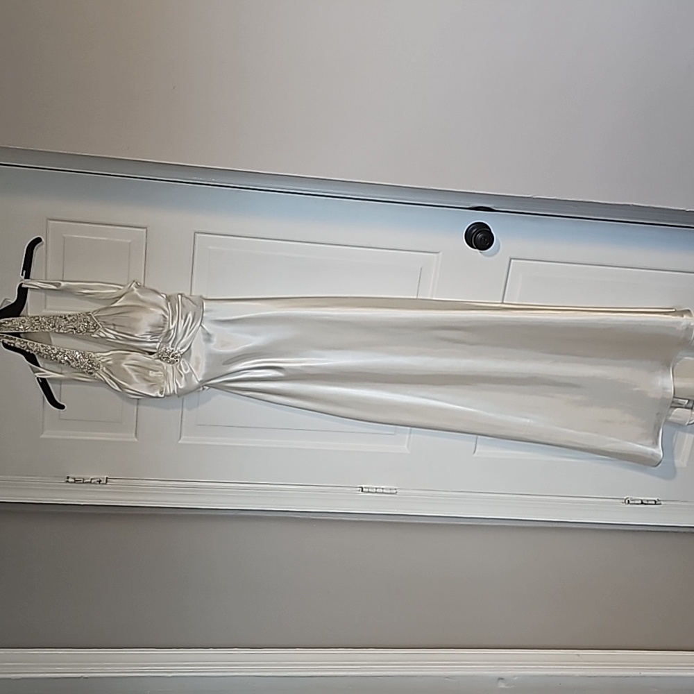 NIKI VIVAS Alfred Angelo Ivory Bridal Gown